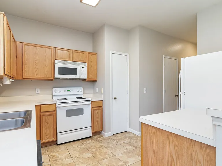 815 Carlton Rd — Photo 7