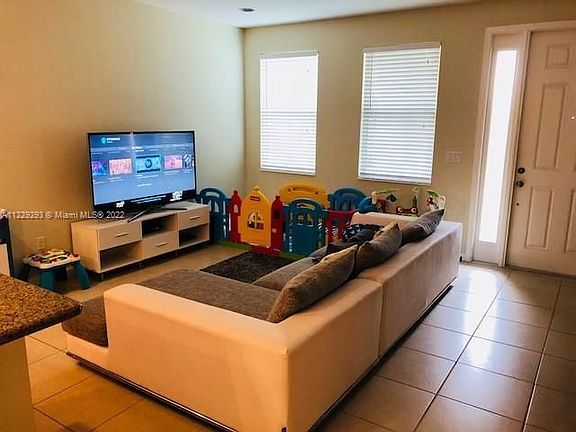 4th image of 2950 Saint Thomas Dr #2950