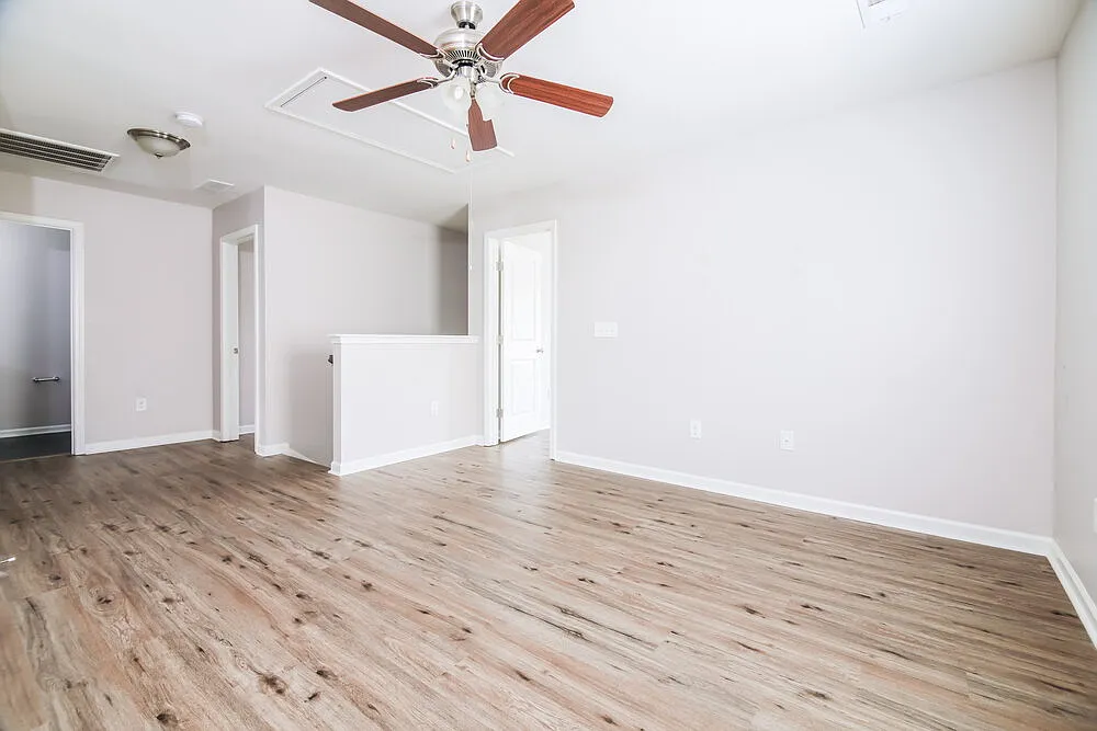 4 bed, 2.5 bath, 2727 sqft, $2,795 — Photo 4