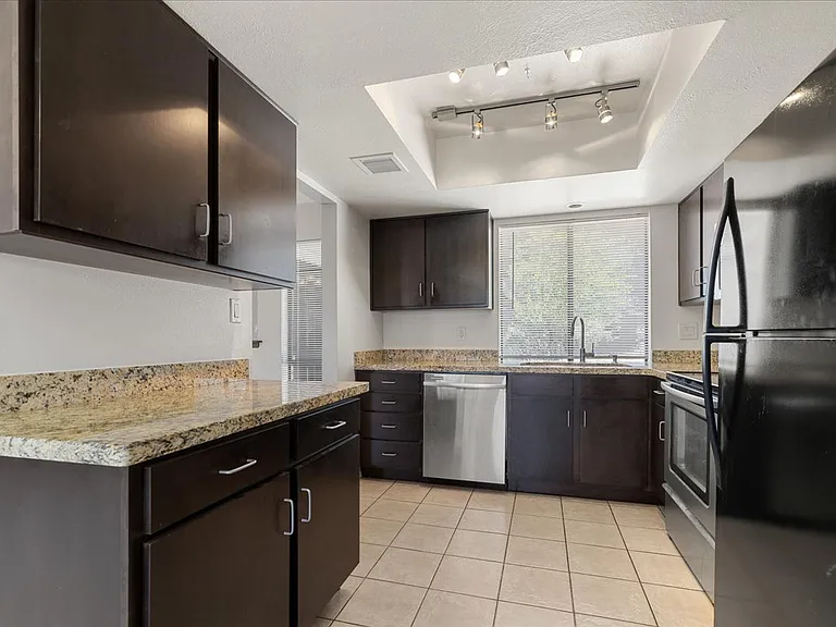 642 Sunrise Blvd — Photo 9