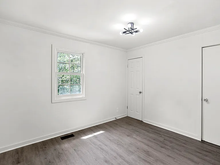 715 Corinth Rd — Photo 31