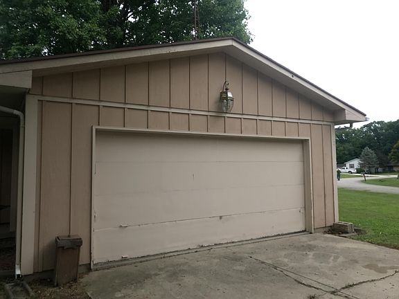 4th image of 4204 Crest Dr