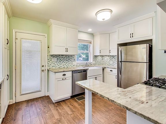 3rd image of 142 Keystone Ave
