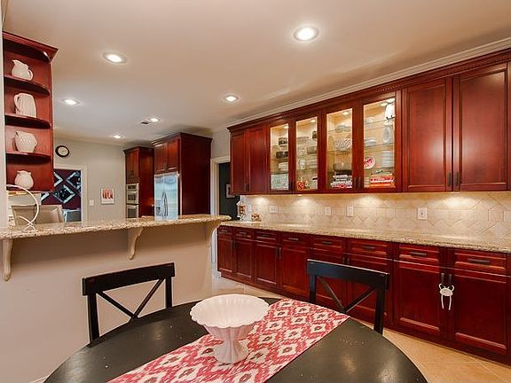 Kitchen-glass front cabinets