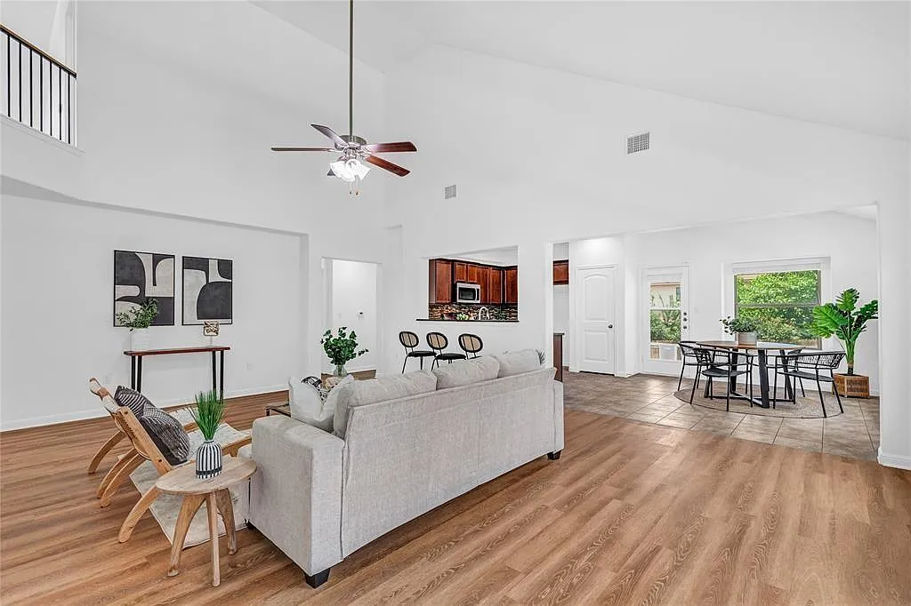 4 bed, 3.0 bath, 2506 sqft, $2,395 — Photo 4