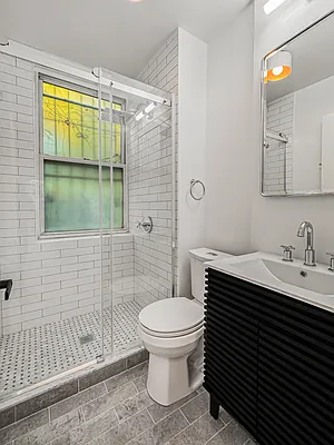 Rented by R New York | media 16