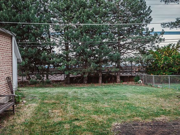 4th image of 3627 Nichols Ave