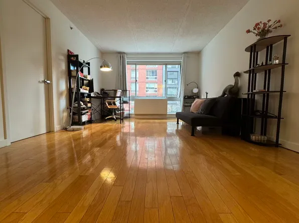 555 West 23rd Street image 1 of 5