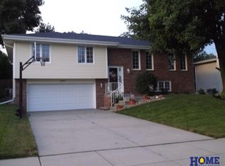 3000 Fox Hollow Rd, Lincoln, NE 68506