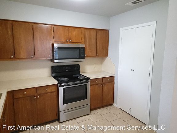 2nd image of 1124 Suburban St