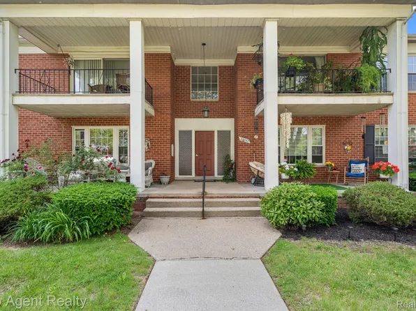 27557 W Echo Valley Unit 153, Farmington Hills, MI 48334