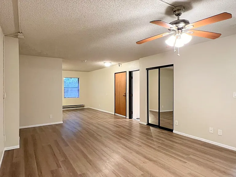 Marcella Apartments — Photo 15