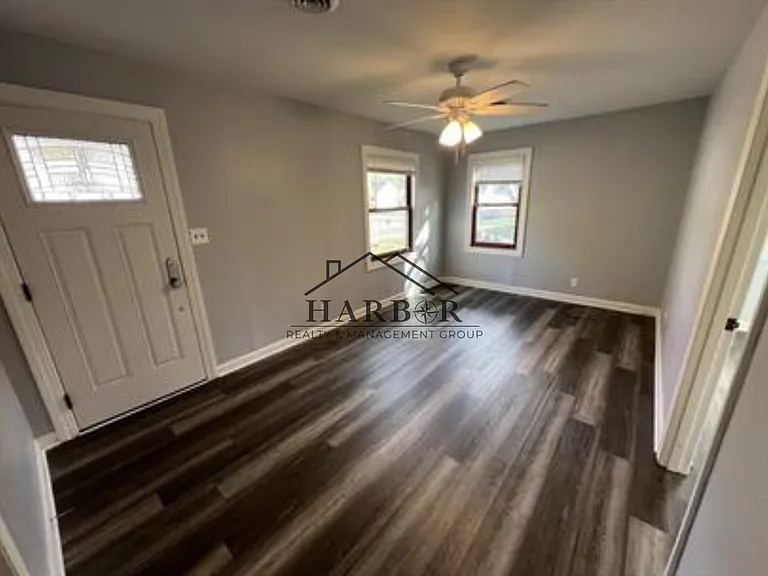 1506 7th St SE — Photo 1
