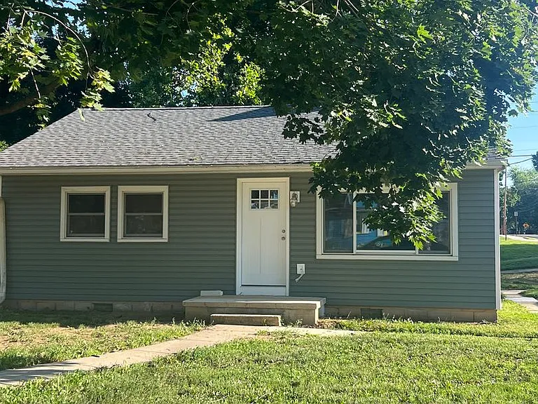 403 D St — Photo 1