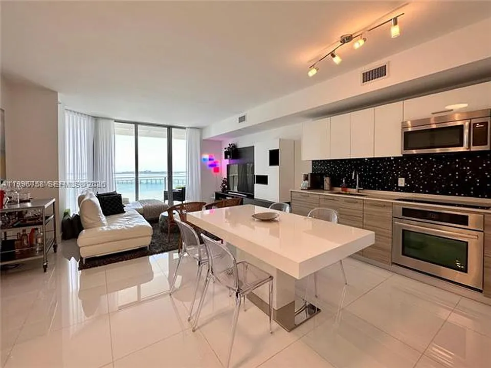 1300 Brickell Bay Dr #CU-3206