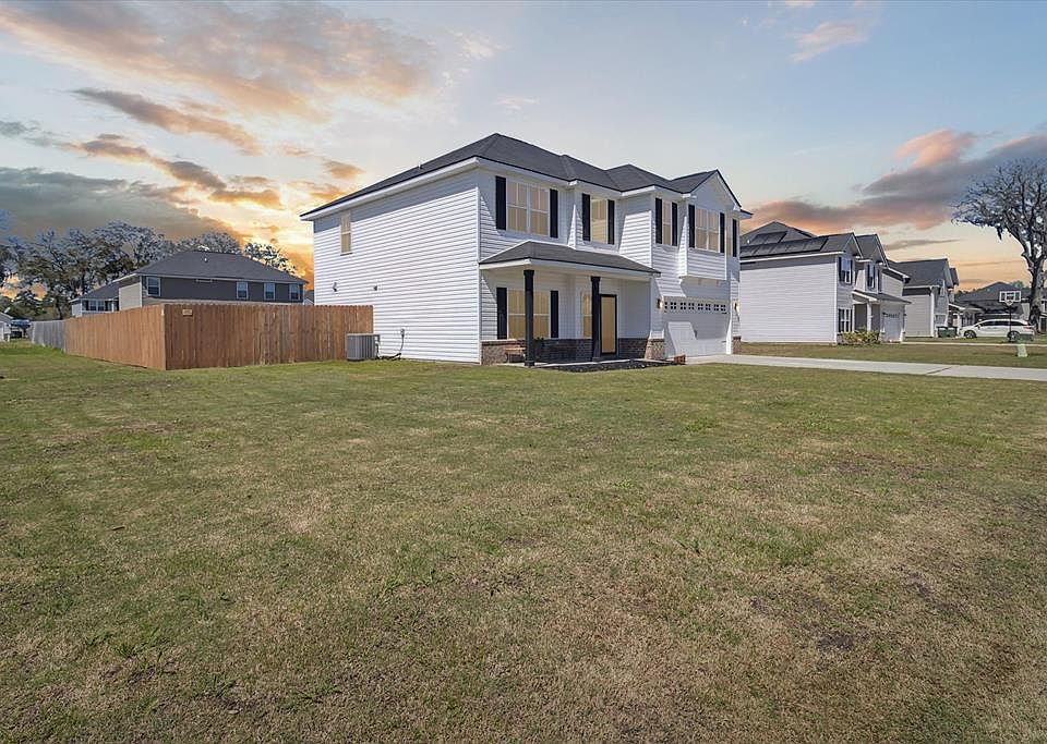 1st image of 124 Anna Way SE