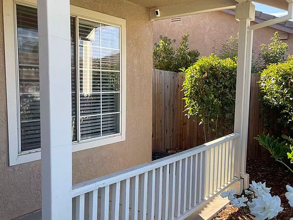 4th image of 815 Stewart St