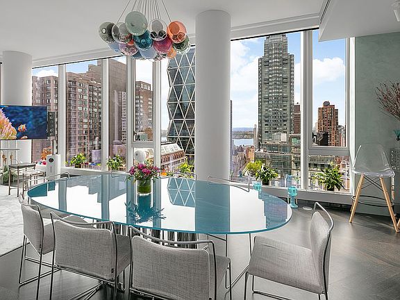 4th image of 217 W 57th St #33F