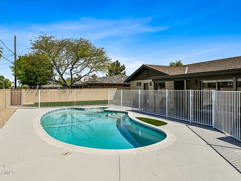 530 E Fairmont Dr — Photo 31