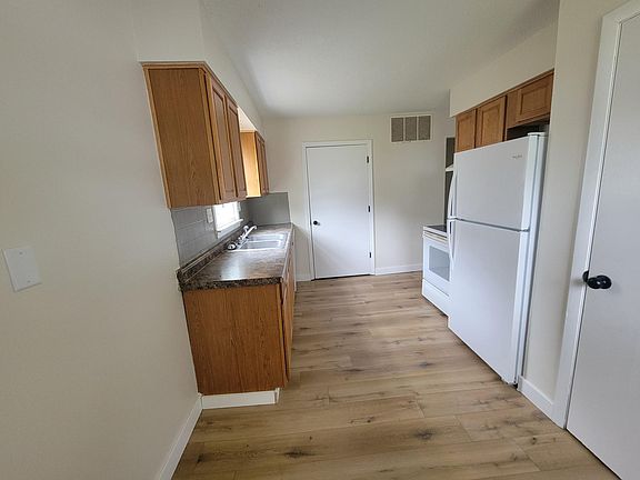 4th image of 6006 N Kent Dr #A