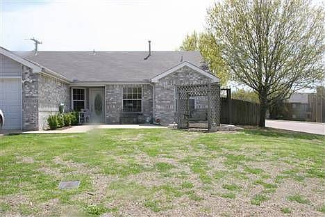 1st image of 717 Twin Oaks Dr