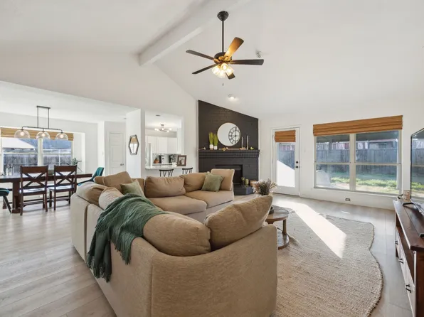 5201 Colonial Dr, Flower Mound, TX 75028
