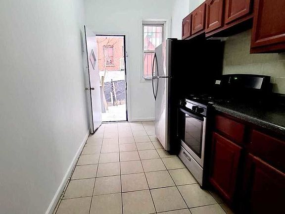 2nd image of 2780 Creston Ave #2A