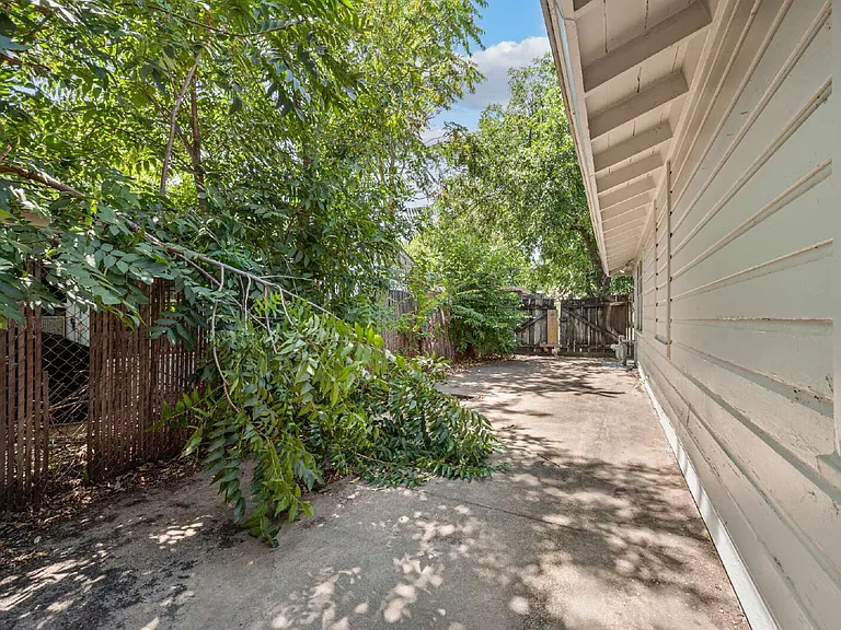 5213 Santa Rosa Dr — Photo 27