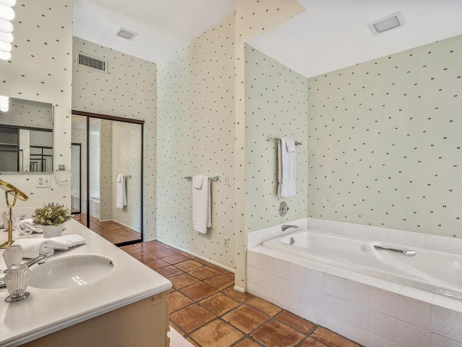 2 bed, $7,000 — Photo 3