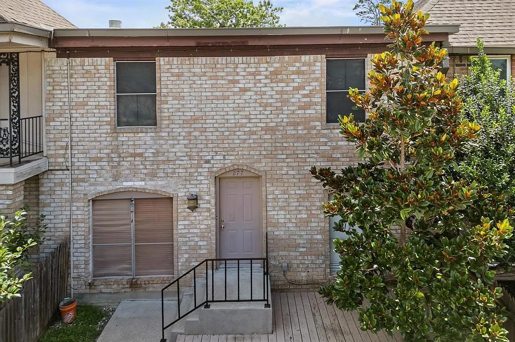 3 bed, 2.5 bath, 1228 sqft, $2,200 — Photo 1