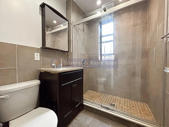 4th image of 3139 Broadway #27A