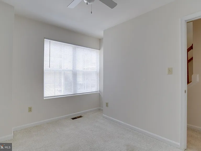 3050 S Glebe Rd — Photo 34