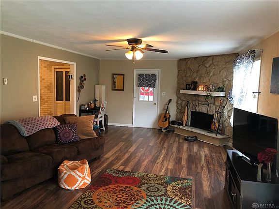 4th image of 429 W Lincoln Dr