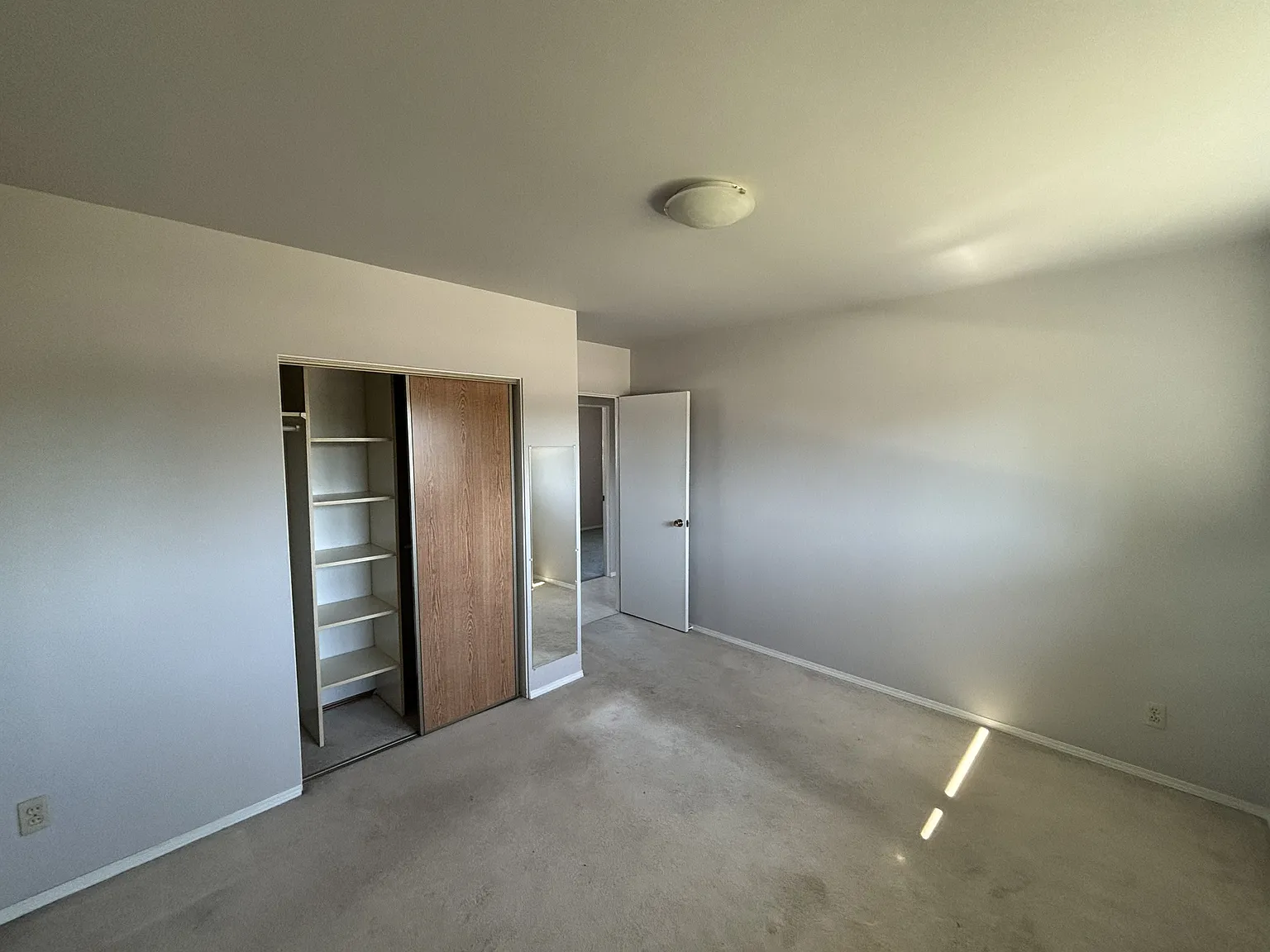4 bed, 2000 sqft, $2,175 — Photo 1