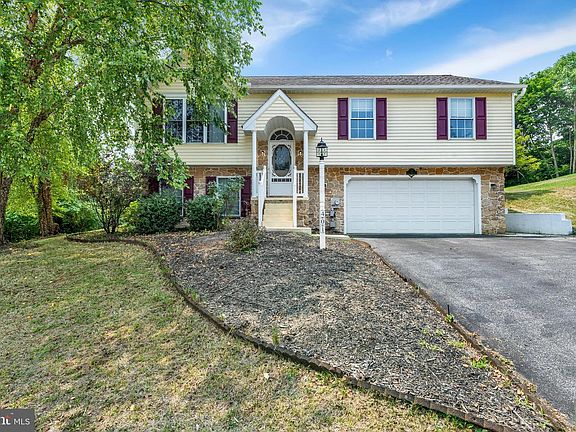 2nd image of 401 Rabbit Hill Ln