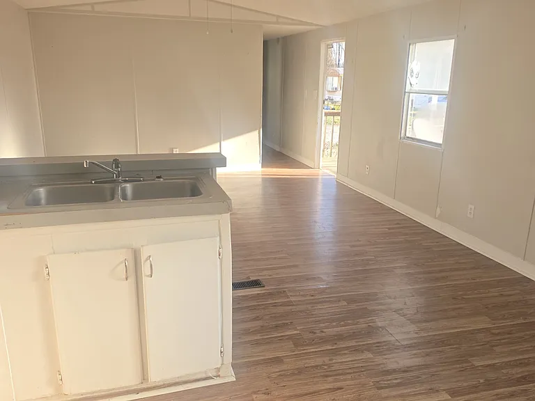 110 Deborah Dr — Photo 37