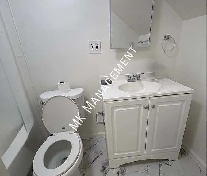 639 E Locust St #5 — Photo 18