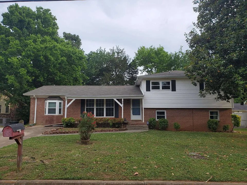 3017 Deerfield Rd NW