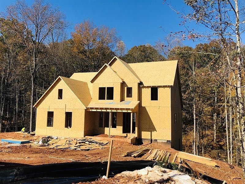 2nd image of 495 Woods Creek Rd