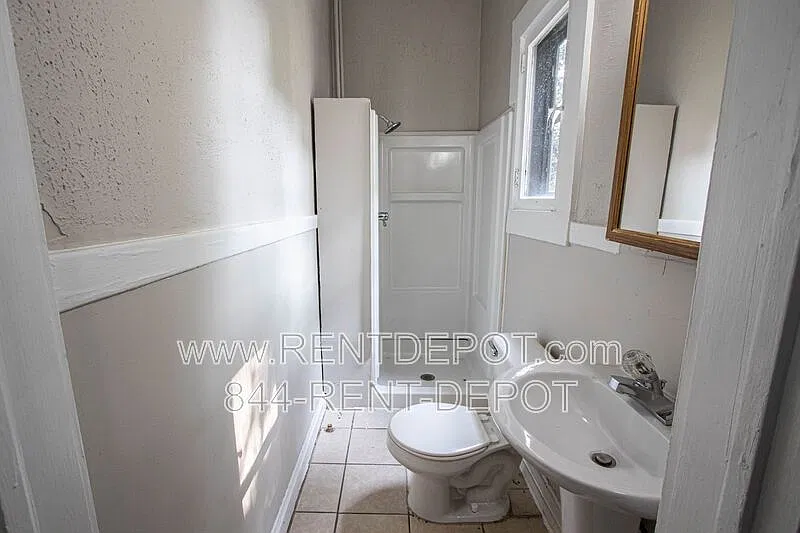 1 bed, 1.0 bath, $825 — Photo 3