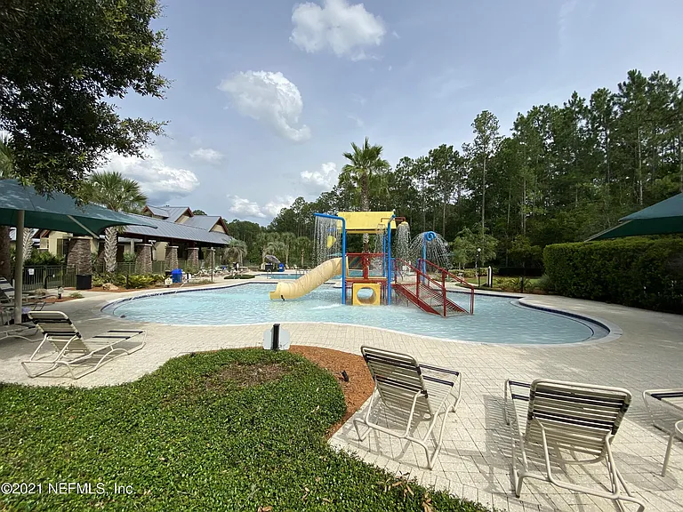 813 W American Eagle Dr — Photo 32