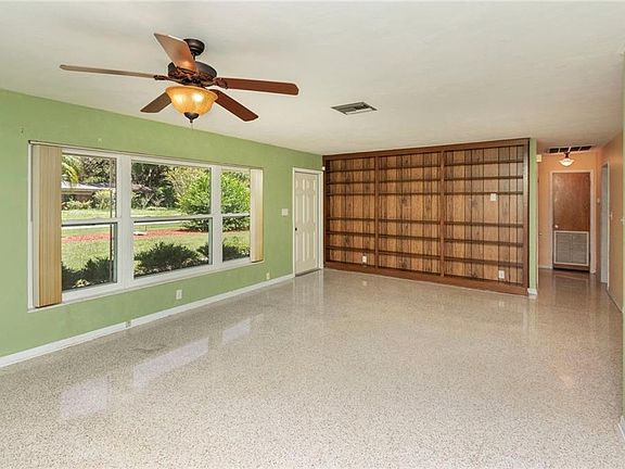 4th image of 3006 Lake Ellen Dr