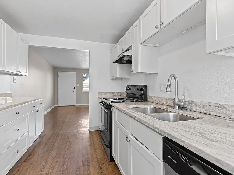 1101 Rosemary St — Photo 3