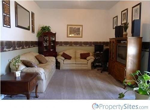 5th image of 3912 Hollyberry Ln