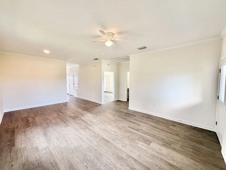 4861 Catalina Dr — Photo 3