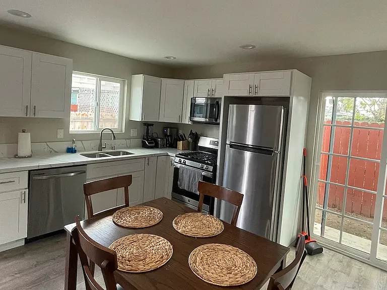 5354-5356 E Falls View Dr — Photo 2