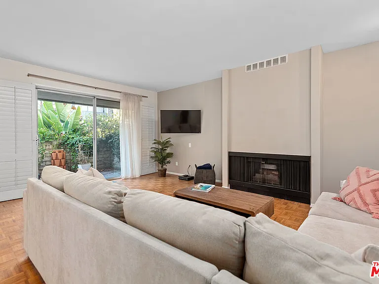 13233 Fiji Way #K — Photo 3