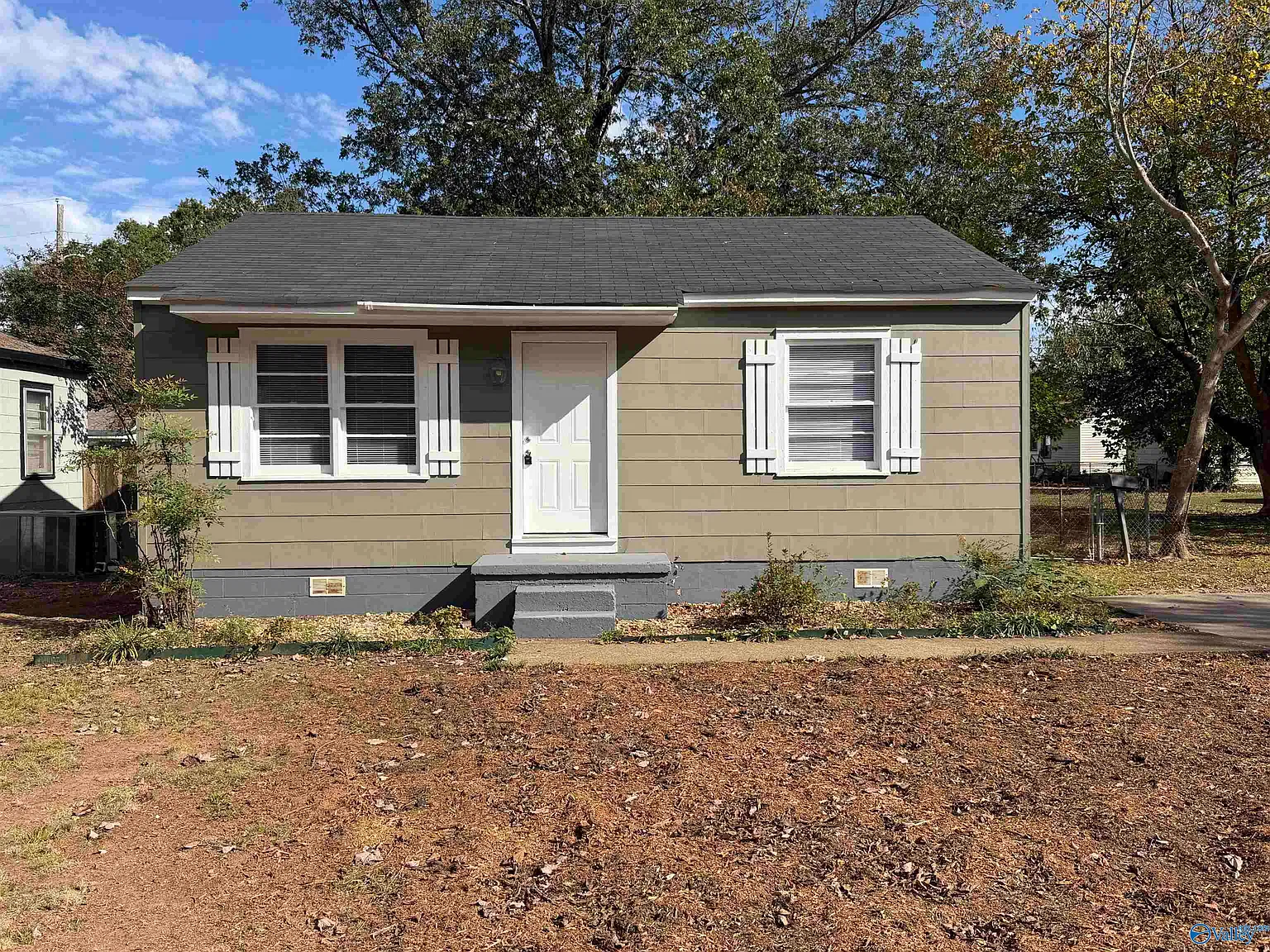 3 bed, 2.0 bath, 1200 sqft, $1,300 — Photo 1