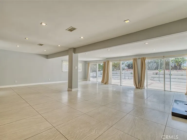 20516 Clark St — Photo 9