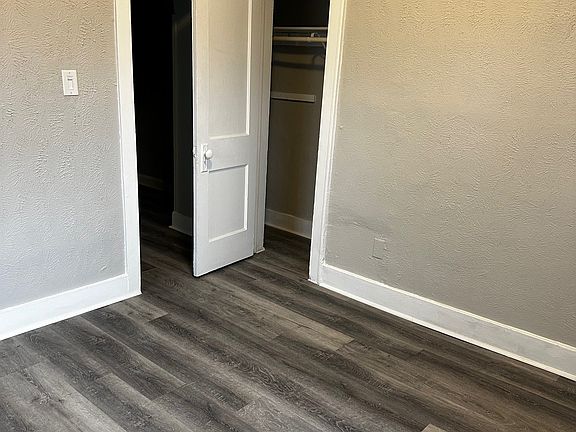 4th image of 212 E 10th St APT 6